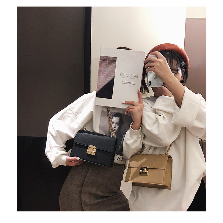 Chain messenger bag