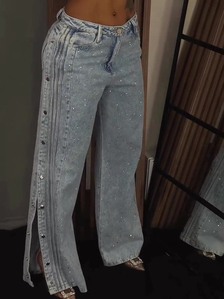 Rhinestone Glam Jeans – High-Waist Sparkle met Luxe Knoopdetail