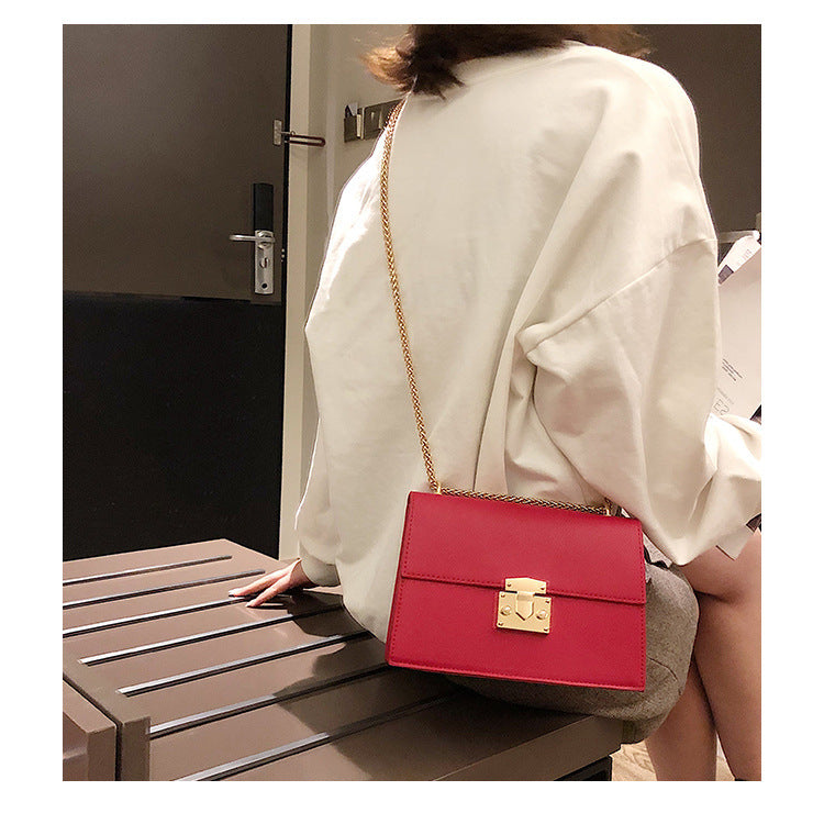 Chain messenger bag