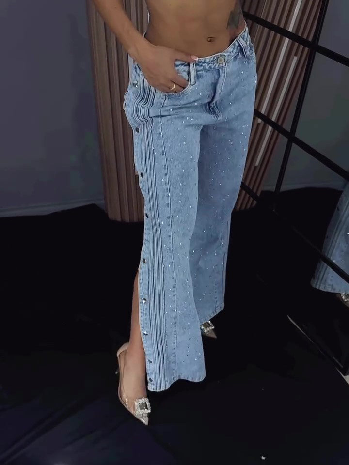 Rhinestone Glam Jeans – High-Waist Sparkle met Luxe Knoopdetail