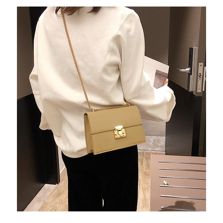 Chain messenger bag