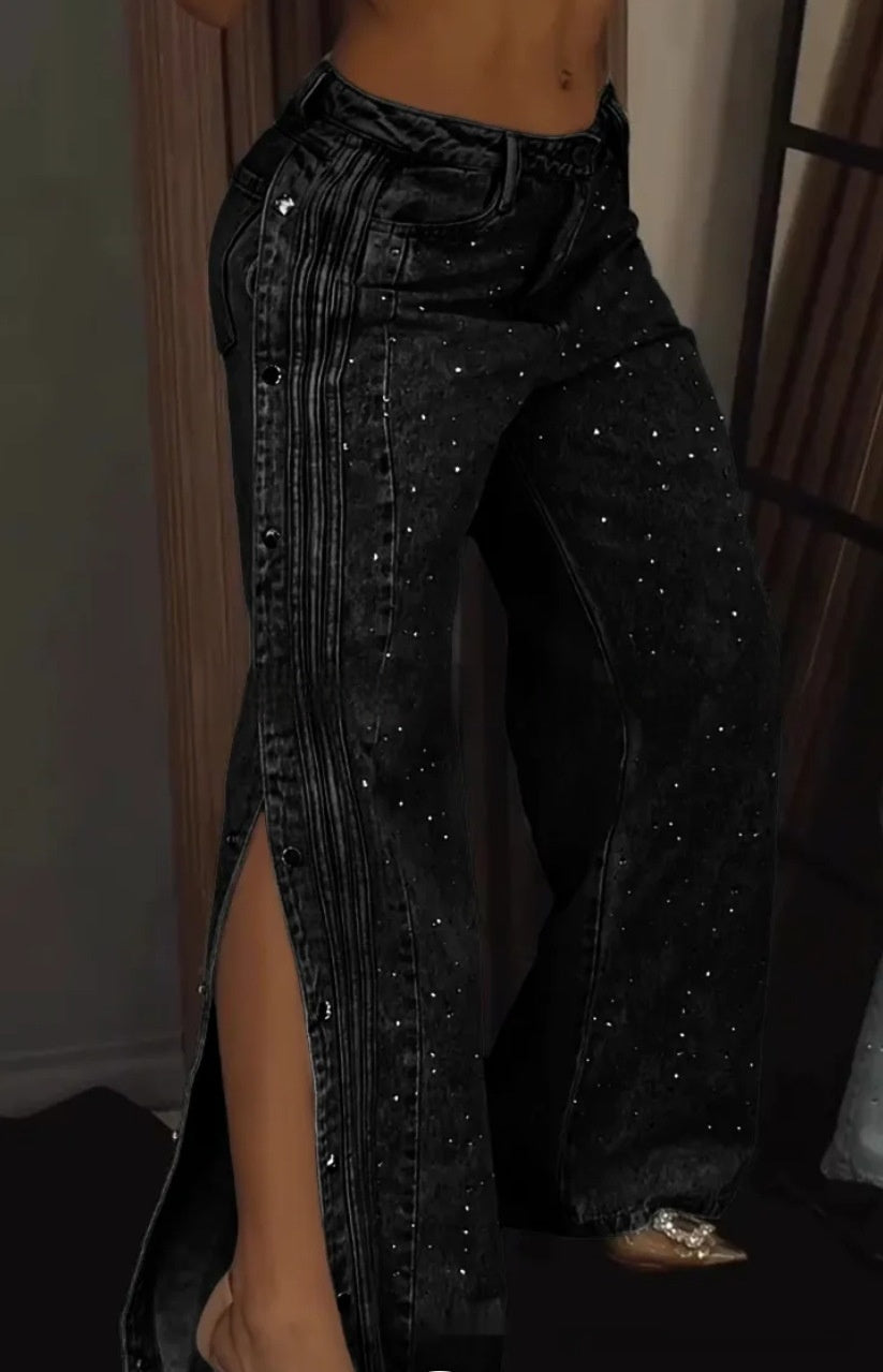 Rhinestone Glam Jeans – High-Waist Sparkle met Luxe Knoopdetail